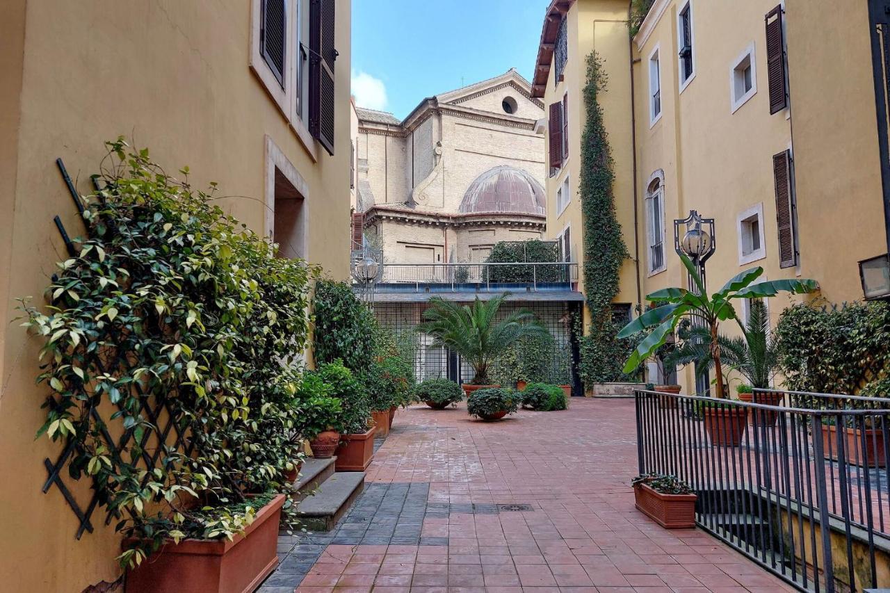 Luxury Di San Giacomo Apartment Rome Bagian luar foto