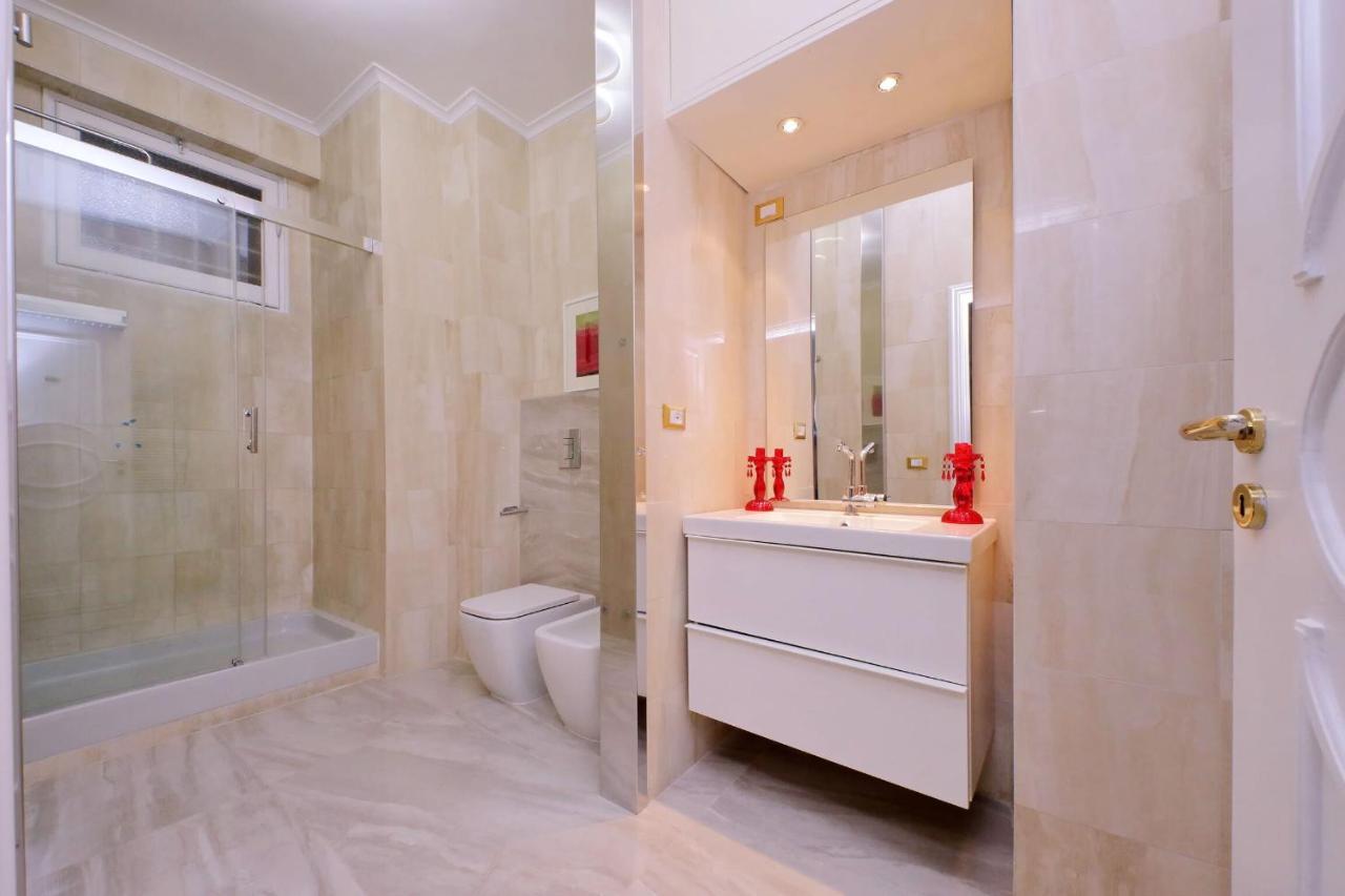 Luxury Di San Giacomo Apartment Rome Bagian luar foto