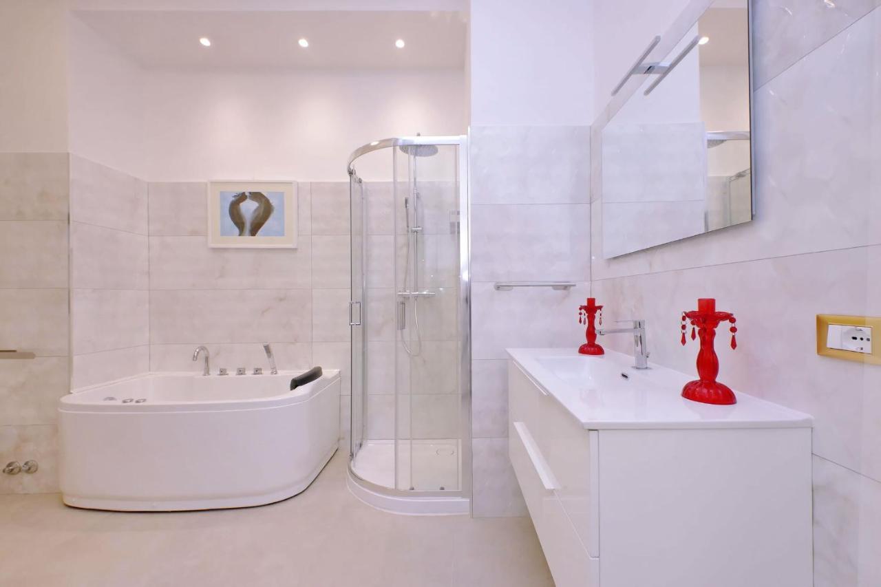 Luxury Di San Giacomo Apartment Rome Bagian luar foto